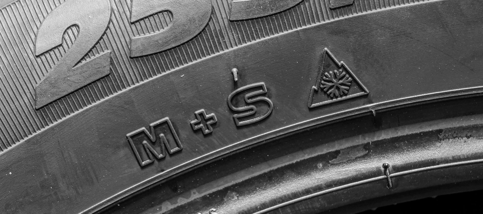 Winterreifen-Wirrwarr: Was die kryptischen Zeichen wirklich bedeuten